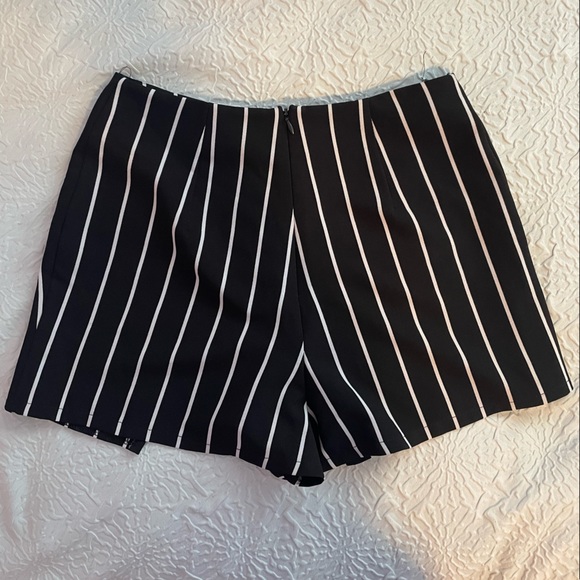 Skort - Picture 2 of 3